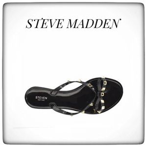 ❌SOLD❌ NWOT Steve Madden Black ROCK Stud Jelly Sandals